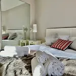 Luxury 4beds Ski-in&out Large! *