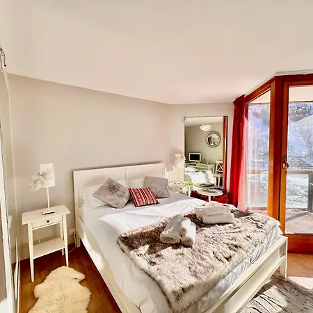 Luxury 4beds Ski-in&out Large! * 布勒伊-切尔维尼亚