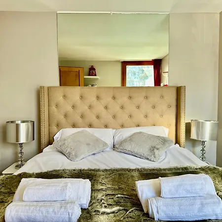 Luxury 3beds Ski-in&out Steps From City Centre! 아파트