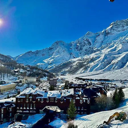 Luxury 3beds Ski-in&out Steps From City Centre!