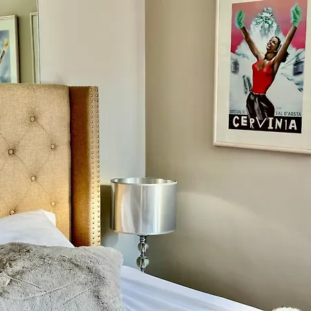 Luxury 4beds Ski-in&out Large! 公寓 布勒伊-切尔维尼亚