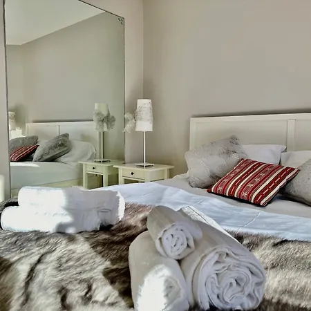 Luxury 3beds Ski-in&out Steps From City Centre! *