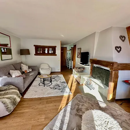 Luxury 3beds Ski-in&out Steps From City Centre!